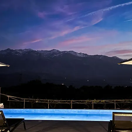 Recluso-3 Bd Luxury Country Villa, Huge Heated Pool With Hydromassage, Individual Bbq & Large Yard, Mountain View *