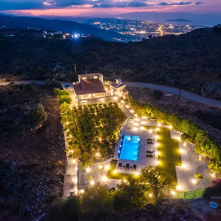 Vilă Recluso-3 Bd Luxury Country Villa, Huge Heated Pool With Hydromassage, Individual Bbq & Large Yard, Mountain View *