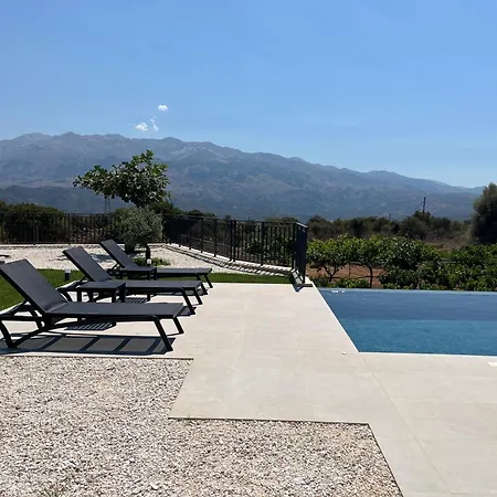 Recluso-3 Bd Luxury Country Villa, Huge Heated Pool With Hydromassage, Individual Bbq & Large Yard, Mountain View Vilă *