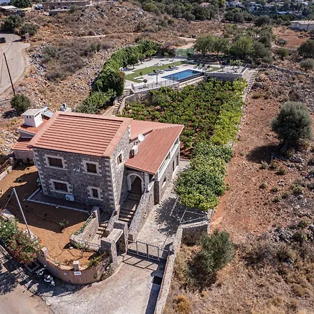 Recluso-3 Bd Luxury Country Villa, Huge Heated Pool With Hydromassage, Individual Bbq & Large Yard, Mountain View