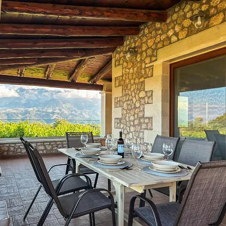 Recluso: Luxurious Mountain Retreat With Heated Pool Villa Malaxa