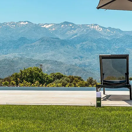 Recluso: Luxurious Mountain Retreat With Heated Pool Malaxa