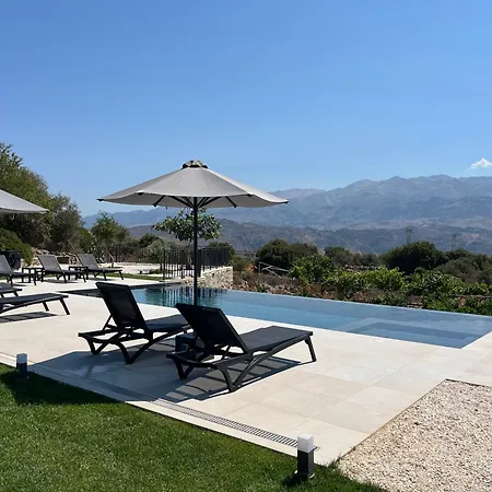 Recluso: Luxurious Mountain Retreat With Heated Pool Villa Malaxa
