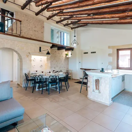 Villa Recluso: Luxurious Mountain Retreat With Heated Pool