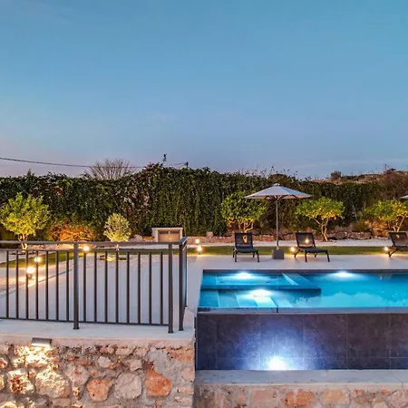 Recluso-3 Bd Luxury Country Villa, Huge Heated Pool With Hydromassage, Individual Bbq & Large Yard, Mountain View Βίλα Μαλάξα