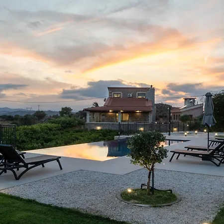 Βίλα Recluso-3 Bd Luxury Country Villa, Huge Heated Pool With Hydromassage, Individual Bbq & Large Yard, Mountain View Μαλάξα