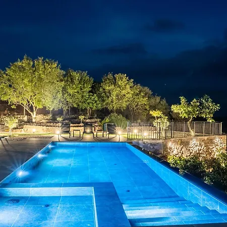 Recluso-3 Bd Luxury Country Villa, Huge Heated Pool With Hydromassage, Individual Bbq & Large Yard, Mountain View Βίλα